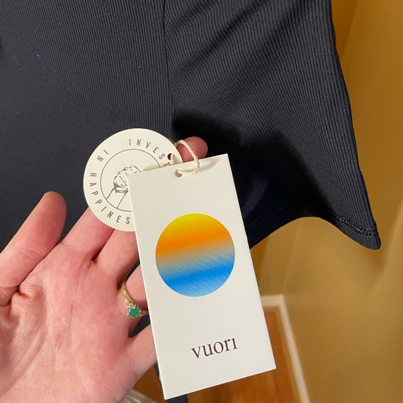 NWT Vuori Pose Mock Neck Tshirt - Picture 4 of 7